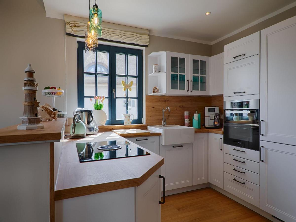 Reetland Am Meer - Premium Reetdachvilla Mit 3 Schlafzimmern, Sauna Und Kamin F27 Dranske Exterior photo