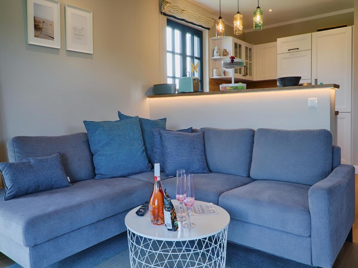 Reetland Am Meer - Premium Reetdachvilla Mit 3 Schlafzimmern, Sauna Und Kamin F27 Dranske Exterior photo